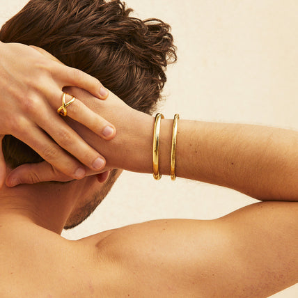 Pulsera tipo brazalete ancha dorada