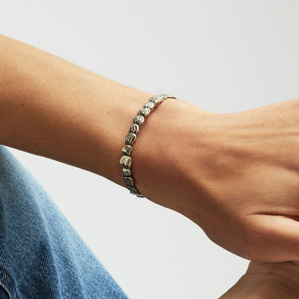 Pulsera Liane, tipo brazalete ancho plateado