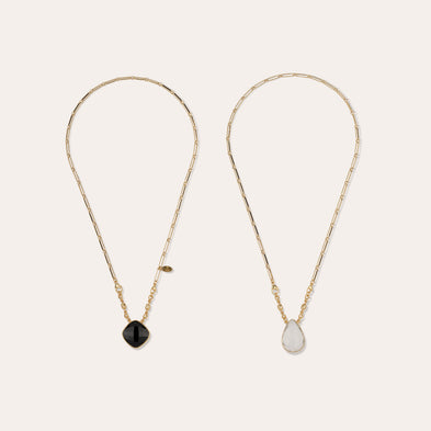 Collar con escapulario con incrustaciones doradas - Ónix negro