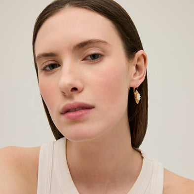 Serti Talisman gold earrings - White Mother-of-Pearl
