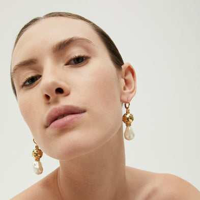 Boucles d'oreilles Comète Biwa strass dorées
