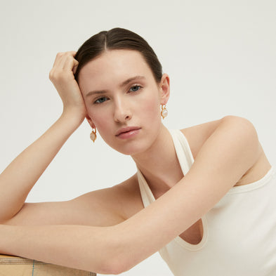 Serti Nacre gold earrings - White Mother-of-Pearl