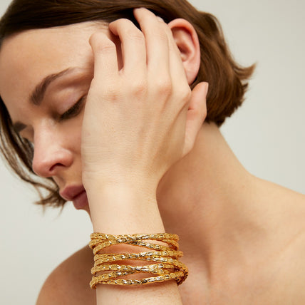 Pulsera tipo manguito «Liane» de small size , dorada