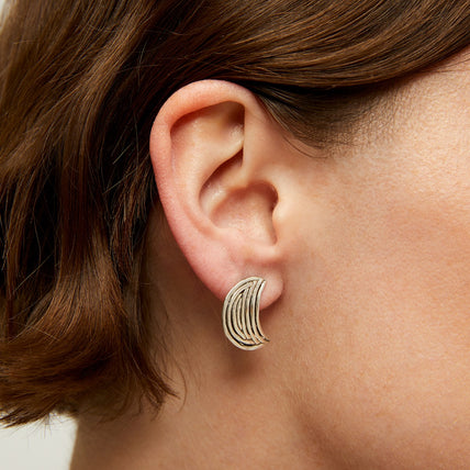 Boucles d'oreilles puces Luna Wave petit modèle argentées