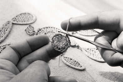 Boucles d'oreilles Fanfaria raphia dorées