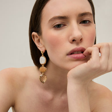 Boucles d'oreilles Silène grand modèle dorées - Nacre Blanche, Bois & Quartz fumé